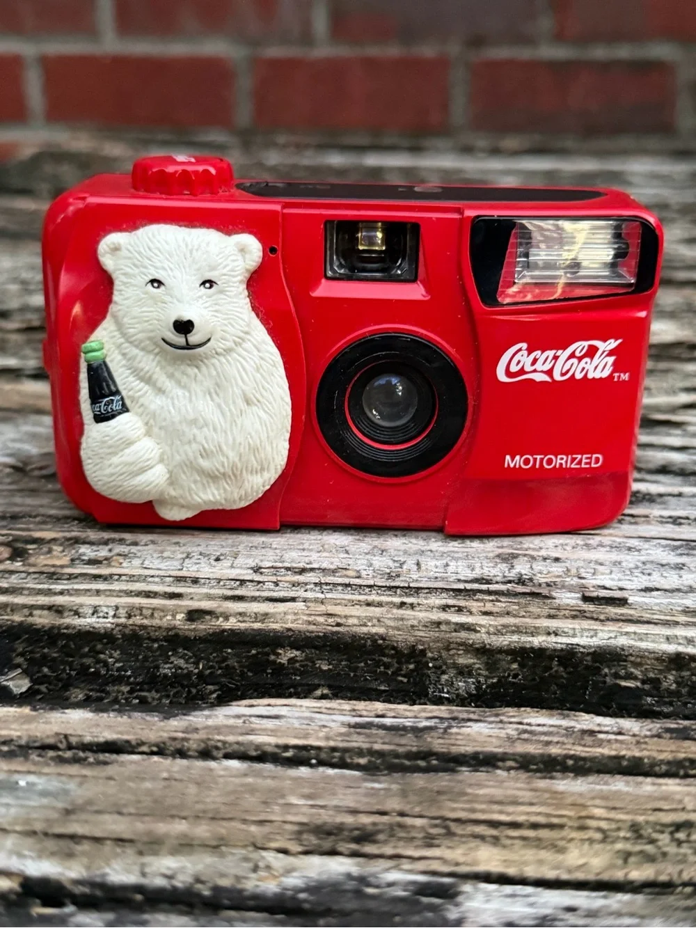 VTG 1999 Coca-Cola Point & Shoot Red Holiday Polar Bear Motorized 35mm Camera P4